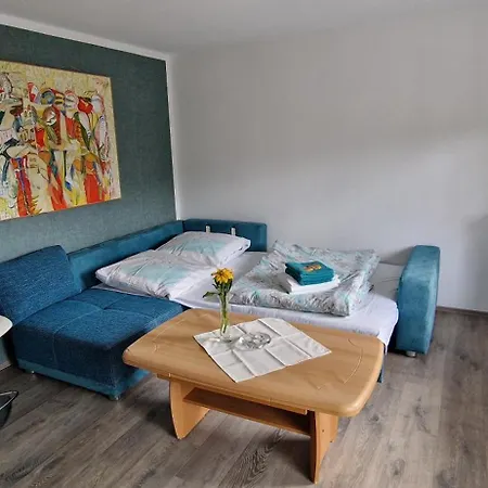 Am Weinberg Madelunger Strasse 57 *